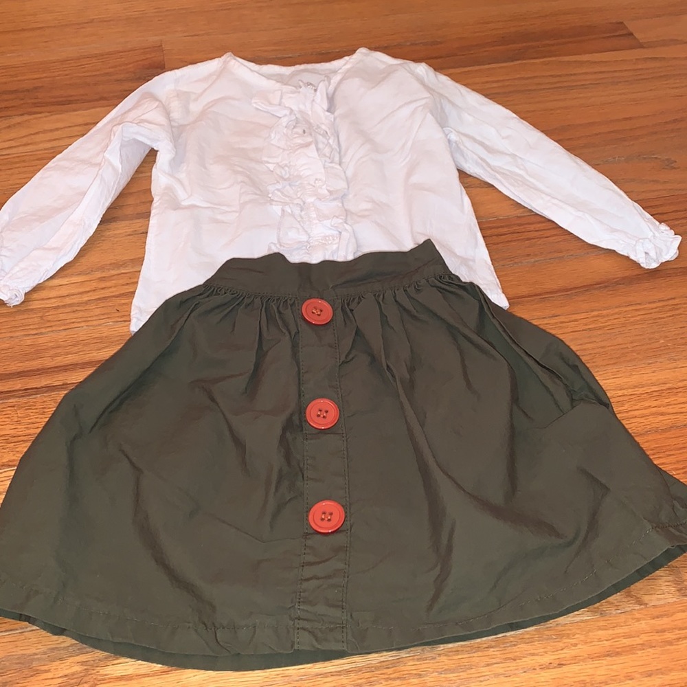 Adorable Fall outfit - Picture 2 of 2